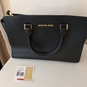 Michael Kors leather Selma Satchel purse in black